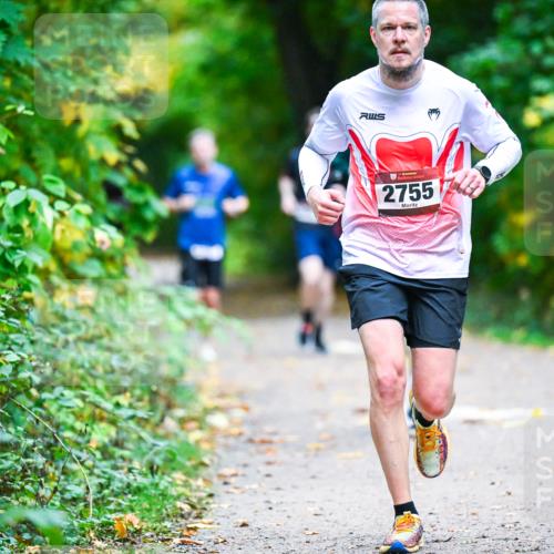 12.10.2025 - Bramfelder Halbmarathon 2025 Dr. Thomas Lammeyer http://msf.ph/oto/9345163 12.10.2025 10:14:28 Laufen 2755 meine-sportfotos.de