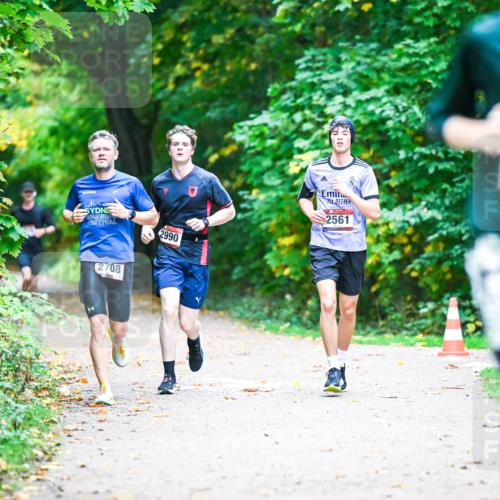 12.10.2025 - Bramfelder Halbmarathon 2025 Dr. Thomas Lammeyer http://msf.ph/oto/9345172 12.10.2025 10:14:32 Laufen 2990, 2708, 2561, 7575 meine-sportfotos.de