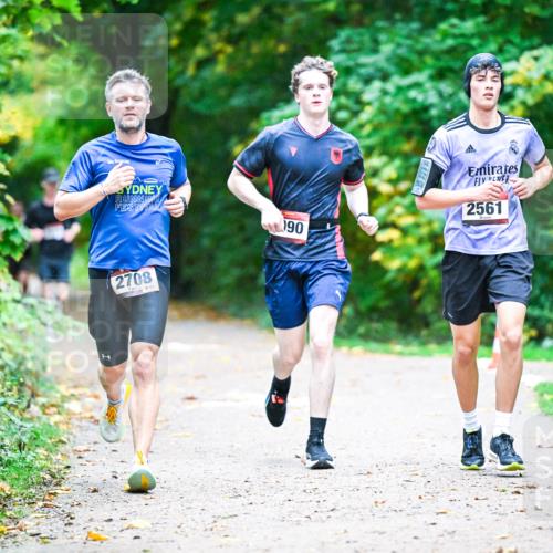 12.10.2025 - Bramfelder Halbmarathon 2025 Dr. Thomas Lammeyer http://msf.ph/oto/9345185 12.10.2025 10:14:33 Laufen 2708, 90, 2561 meine-sportfotos.de