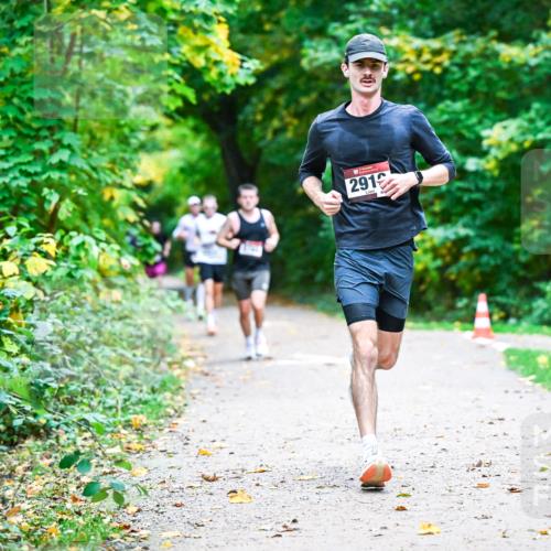 12.10.2025 - Bramfelder Halbmarathon 2025 Dr. Thomas Lammeyer http://msf.ph/oto/9345220 12.10.2025 10:14:42 Laufen 2919 meine-sportfotos.de