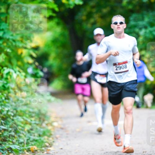 12.10.2025 - Bramfelder Halbmarathon 2025 Dr. Thomas Lammeyer http://msf.ph/oto/9345246 12.10.2025 10:14:47 Laufen 2908 meine-sportfotos.de