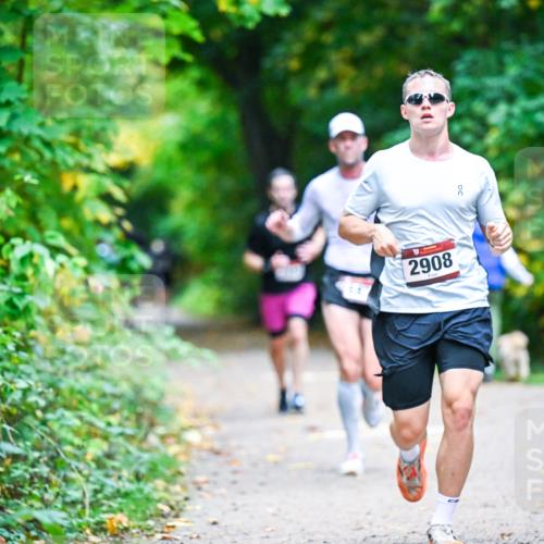 12.10.2025 - Bramfelder Halbmarathon 2025 Dr. Thomas Lammeyer http://msf.ph/oto/9345247 12.10.2025 10:14:48 Laufen 2908 meine-sportfotos.de