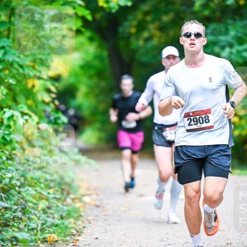 12.10.2025 - Bramfelder Halbmarathon 2025 Dr. Thomas Lammeyer http://msf.ph/oto/9345249 12.10.2025 10:14:48 Laufen 2908 meine-sportfotos.de
