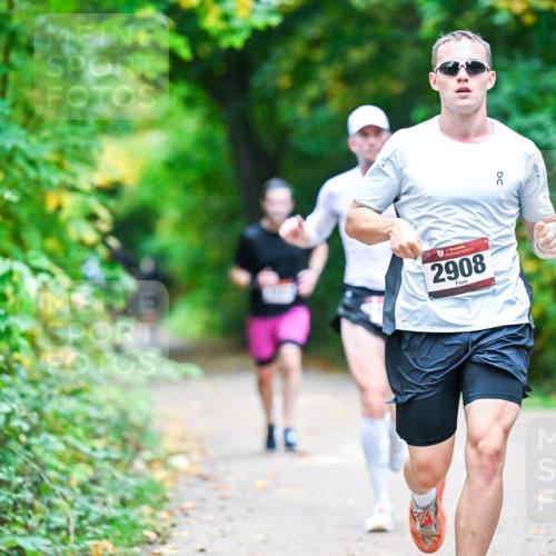 12.10.2025 - Bramfelder Halbmarathon 2025 Dr. Thomas Lammeyer http://msf.ph/oto/9345250 12.10.2025 10:14:48 Laufen 34, 2908 meine-sportfotos.de