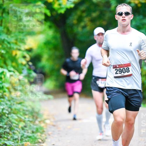 12.10.2025 - Bramfelder Halbmarathon 2025 Dr. Thomas Lammeyer http://msf.ph/oto/9345251 12.10.2025 10:14:48 Laufen 34, 2908 meine-sportfotos.de