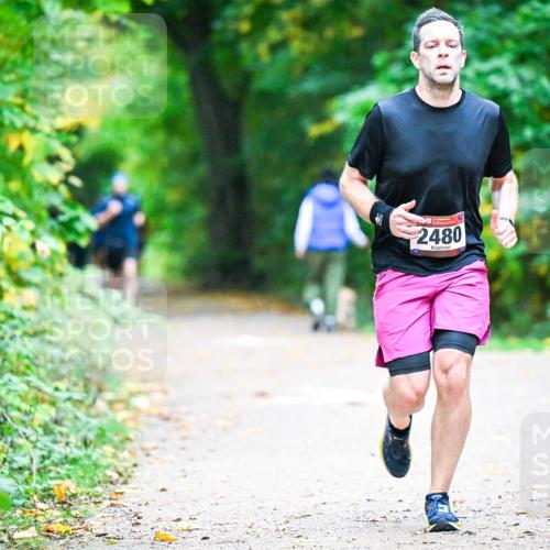 12.10.2025 - Bramfelder Halbmarathon 2025 Dr. Thomas Lammeyer http://msf.ph/oto/9345272 12.10.2025 10:14:52 Laufen 2480, 9 meine-sportfotos.de