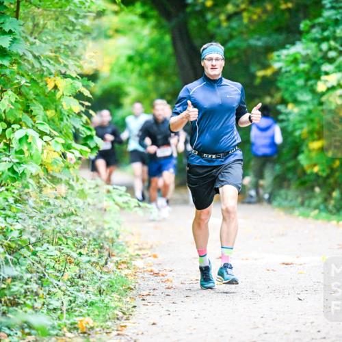 12.10.2025 - Bramfelder Halbmarathon 2025 Dr. Thomas Lammeyer http://msf.ph/oto/9345276 12.10.2025 10:14:59 Laufen 3 meine-sportfotos.de