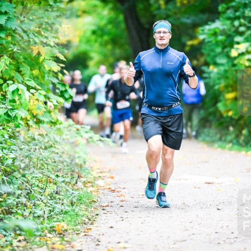 12.10.2025 - Bramfelder Halbmarathon 2025 Dr. Thomas Lammeyer http://msf.ph/oto/9345278 12.10.2025 10:15:00 Laufen  meine-sportfotos.de