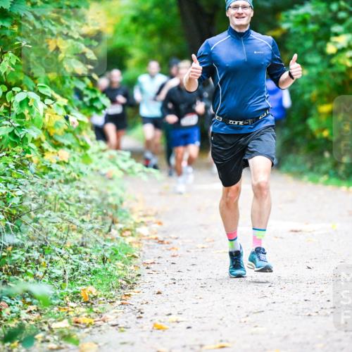 12.10.2025 - Bramfelder Halbmarathon 2025 Dr. Thomas Lammeyer http://msf.ph/oto/9345281 12.10.2025 10:15:00 Laufen 3 meine-sportfotos.de