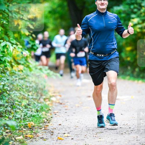 12.10.2025 - Bramfelder Halbmarathon 2025 Dr. Thomas Lammeyer http://msf.ph/oto/9345286 12.10.2025 10:15:01 Laufen 3 meine-sportfotos.de