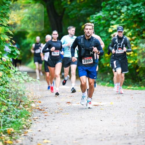 12.10.2025 - Bramfelder Halbmarathon 2025 Dr. Thomas Lammeyer http://msf.ph/oto/9345293 12.10.2025 10:15:04 Laufen 2636, 2895, 2676, 28 meine-sportfotos.de