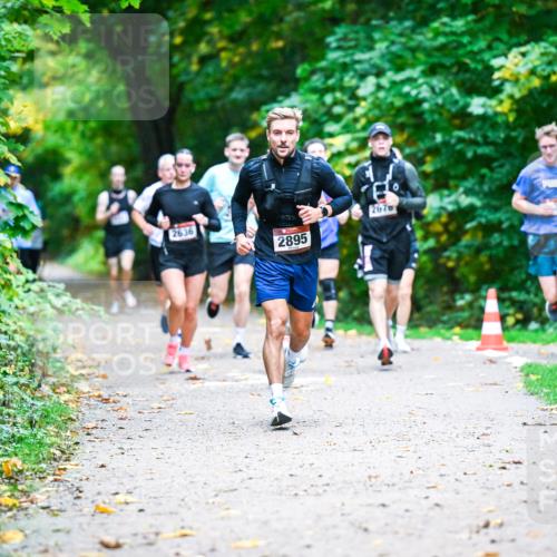 12.10.2025 - Bramfelder Halbmarathon 2025 Dr. Thomas Lammeyer http://msf.ph/oto/9345300 12.10.2025 10:15:05 Laufen 2636, 2895, 267 meine-sportfotos.de