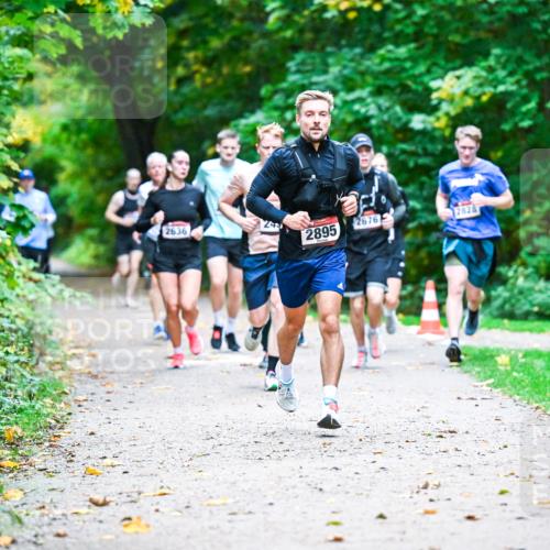 12.10.2025 - Bramfelder Halbmarathon 2025 Dr. Thomas Lammeyer http://msf.ph/oto/9345303 12.10.2025 10:15:06 Laufen 249, 2636, 2895, 2676, 12828 meine-sportfotos.de