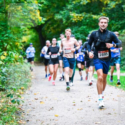 12.10.2025 - Bramfelder Halbmarathon 2025 Dr. Thomas Lammeyer http://msf.ph/oto/9345310 12.10.2025 10:15:08 Laufen 2437, 2895 meine-sportfotos.de