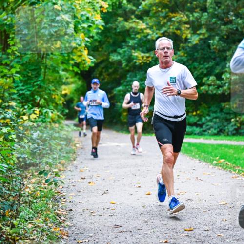 12.10.2025 - Bramfelder Halbmarathon 2025 Dr. Thomas Lammeyer http://msf.ph/oto/9345333 12.10.2025 10:15:12 Laufen 2571 meine-sportfotos.de