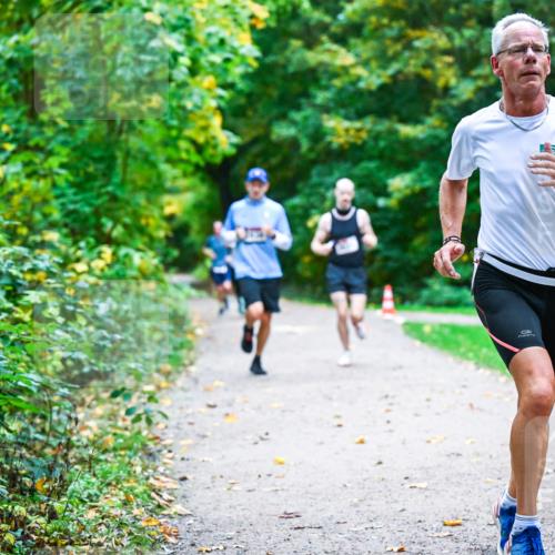 12.10.2025 - Bramfelder Halbmarathon 2025 Dr. Thomas Lammeyer http://msf.ph/oto/9345336 12.10.2025 10:15:13 Laufen  meine-sportfotos.de