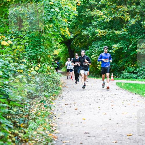 12.10.2025 - Bramfelder Halbmarathon 2025 Dr. Thomas Lammeyer http://msf.ph/oto/9345408 12.10.2025 10:15:43 Laufen 2934, 2753, 845 meine-sportfotos.de