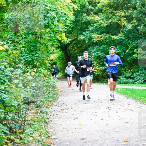 12.10.2025 - Bramfelder Halbmarathon 2025 Dr. Thomas Lammeyer http://msf.ph/oto/9345412 12.10.2025 10:15:44 Laufen 2845 meine-sportfotos.de