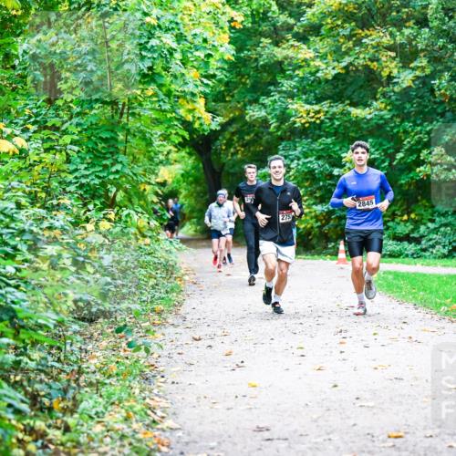 12.10.2025 - Bramfelder Halbmarathon 2025 Dr. Thomas Lammeyer http://msf.ph/oto/9345414 12.10.2025 10:15:44 Laufen 29, 2753, 2845 meine-sportfotos.de