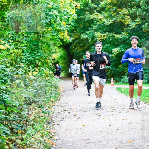 12.10.2025 - Bramfelder Halbmarathon 2025 Dr. Thomas Lammeyer http://msf.ph/oto/9345420 12.10.2025 10:15:45 Laufen 2934, 2753, 2845 meine-sportfotos.de
