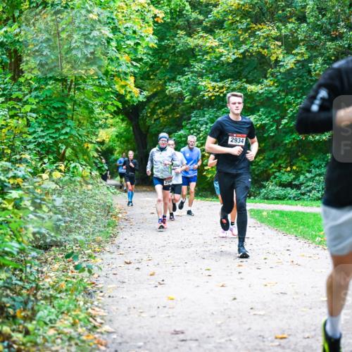 12.10.2025 - Bramfelder Halbmarathon 2025 Dr. Thomas Lammeyer http://msf.ph/oto/9345430 12.10.2025 10:15:47 Laufen 2500, 2934 meine-sportfotos.de