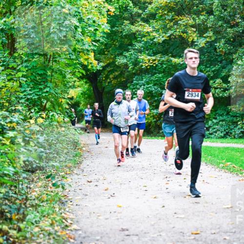 12.10.2025 - Bramfelder Halbmarathon 2025 Dr. Thomas Lammeyer http://msf.ph/oto/9345436 12.10.2025 10:15:48 Laufen 2500, 2, 2934 meine-sportfotos.de