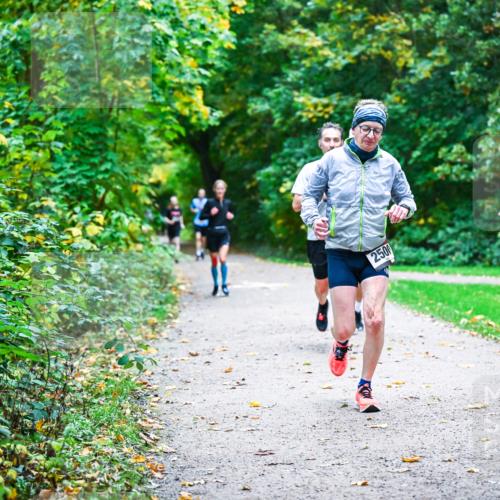 12.10.2025 - Bramfelder Halbmarathon 2025 Dr. Thomas Lammeyer http://msf.ph/oto/9345449 12.10.2025 10:15:50 Laufen 2500, 2915 meine-sportfotos.de