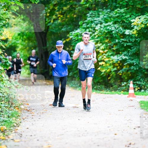 12.10.2025 - Bramfelder Halbmarathon 2025 Dr. Thomas Lammeyer http://msf.ph/oto/9345506 12.10.2025 10:16:10 Laufen 2671 meine-sportfotos.de