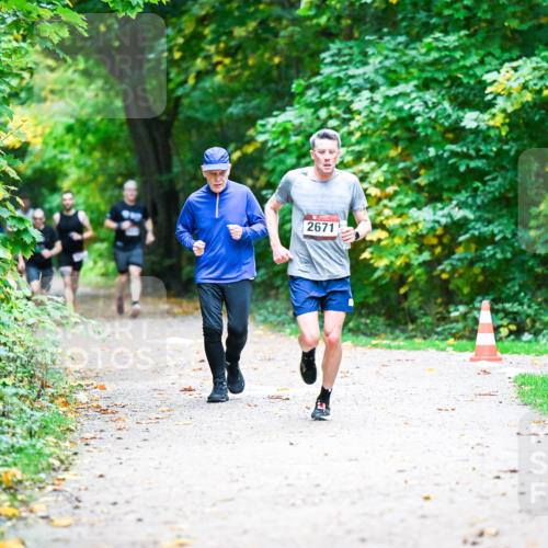 12.10.2025 - Bramfelder Halbmarathon 2025 Dr. Thomas Lammeyer http://msf.ph/oto/9345508 12.10.2025 10:16:11 Laufen 2671 meine-sportfotos.de
