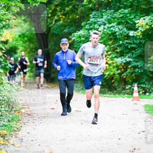 12.10.2025 - Bramfelder Halbmarathon 2025 Dr. Thomas Lammeyer http://msf.ph/oto/9345511 12.10.2025 10:16:11 Laufen 2671 meine-sportfotos.de