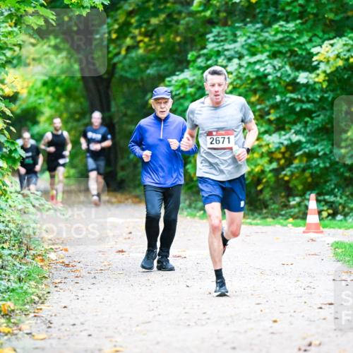 12.10.2025 - Bramfelder Halbmarathon 2025 Dr. Thomas Lammeyer http://msf.ph/oto/9345514 12.10.2025 10:16:12 Laufen 2671 meine-sportfotos.de
