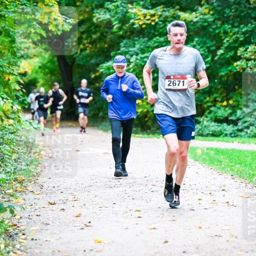 12.10.2025 - Bramfelder Halbmarathon 2025 Dr. Thomas Lammeyer http://msf.ph/oto/9345522 12.10.2025 10:16:14 Laufen 2671 meine-sportfotos.de