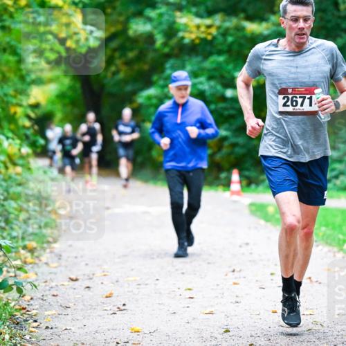 12.10.2025 - Bramfelder Halbmarathon 2025 Dr. Thomas Lammeyer http://msf.ph/oto/9345527 12.10.2025 10:16:14 Laufen 2671 meine-sportfotos.de
