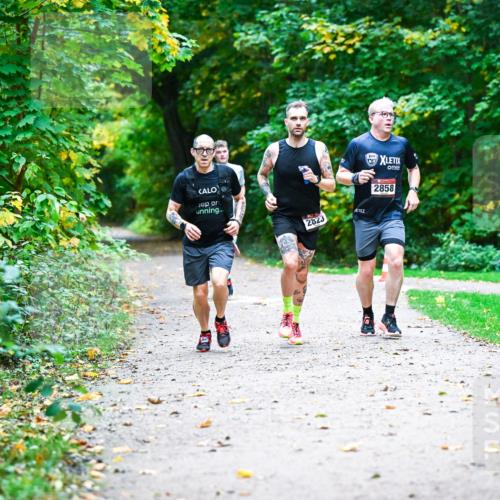 12.10.2025 - Bramfelder Halbmarathon 2025 Dr. Thomas Lammeyer http://msf.ph/oto/9345540 12.10.2025 10:16:20 Laufen 2823, 2858 meine-sportfotos.de
