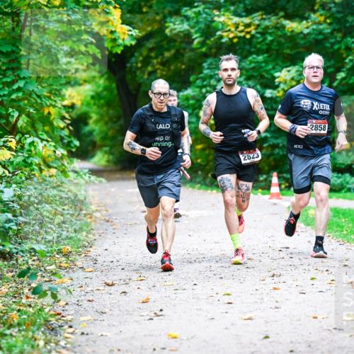 12.10.2025 - Bramfelder Halbmarathon 2025 Dr. Thomas Lammeyer http://msf.ph/oto/9345546 12.10.2025 10:16:21 Laufen 2823, 2858 meine-sportfotos.de