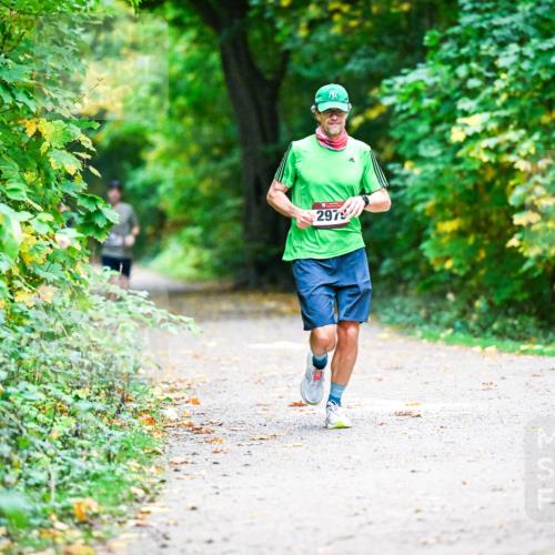 12.10.2025 - Bramfelder Halbmarathon 2025 Dr. Thomas Lammeyer http://msf.ph/oto/9345572 12.10.2025 10:16:33 Laufen 297 meine-sportfotos.de