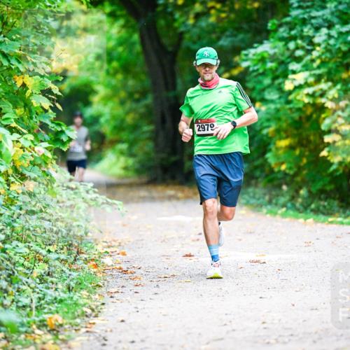 12.10.2025 - Bramfelder Halbmarathon 2025 Dr. Thomas Lammeyer http://msf.ph/oto/9345574 12.10.2025 10:16:33 Laufen 2979 meine-sportfotos.de
