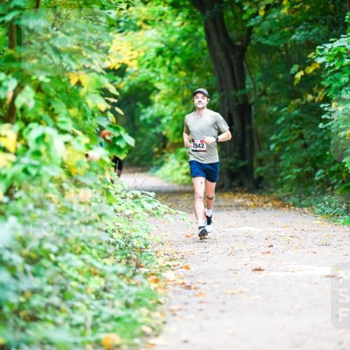 12.10.2025 - Bramfelder Halbmarathon 2025 Dr. Thomas Lammeyer http://msf.ph/oto/9345576 12.10.2025 10:16:38 Laufen 2942 meine-sportfotos.de
