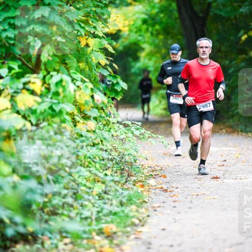 12.10.2025 - Bramfelder Halbmarathon 2025 Dr. Thomas Lammeyer http://msf.ph/oto/9345654 12.10.2025 10:17:00 Laufen 3, 2903, 2987 meine-sportfotos.de