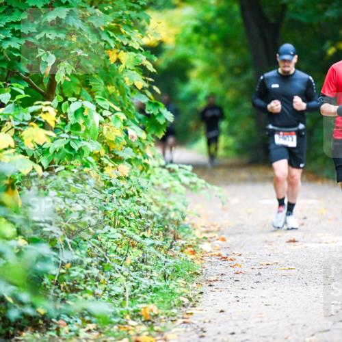 12.10.2025 - Bramfelder Halbmarathon 2025 Dr. Thomas Lammeyer http://msf.ph/oto/9345667 12.10.2025 10:17:02 Laufen 7901, 2987 meine-sportfotos.de