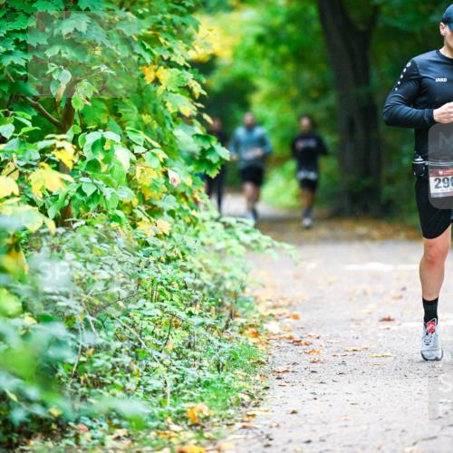 12.10.2025 - Bramfelder Halbmarathon 2025 Dr. Thomas Lammeyer http://msf.ph/oto/9345680 12.10.2025 10:17:04 Laufen 2903, 4 meine-sportfotos.de