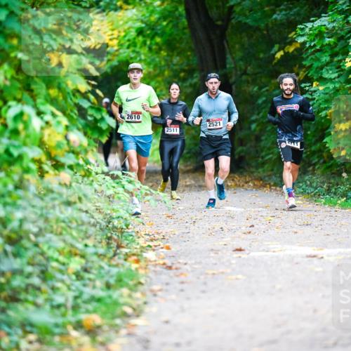 12.10.2025 - Bramfelder Halbmarathon 2025 Dr. Thomas Lammeyer http://msf.ph/oto/9345695 12.10.2025 10:17:10 Laufen 2610, 2511, 2521, 711 meine-sportfotos.de