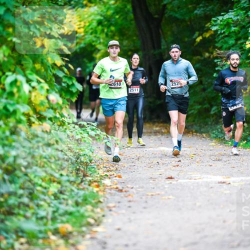12.10.2025 - Bramfelder Halbmarathon 2025 Dr. Thomas Lammeyer http://msf.ph/oto/9345703 12.10.2025 10:17:11 Laufen 2610, 252, 2511 meine-sportfotos.de