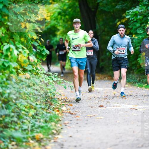 12.10.2025 - Bramfelder Halbmarathon 2025 Dr. Thomas Lammeyer http://msf.ph/oto/9345710 12.10.2025 10:17:13 Laufen 2610, 2511, 521 meine-sportfotos.de