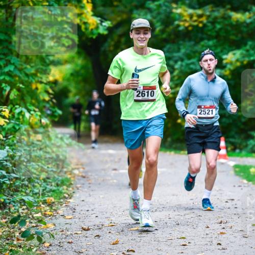 12.10.2025 - Bramfelder Halbmarathon 2025 Dr. Thomas Lammeyer http://msf.ph/oto/9345734 12.10.2025 10:17:17 Laufen 2610, 2521 meine-sportfotos.de