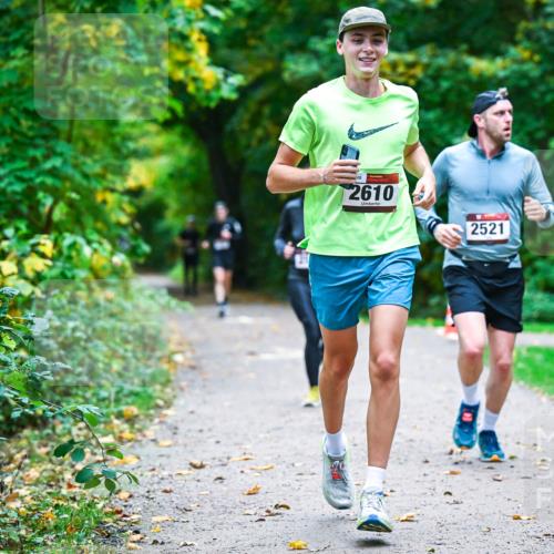 12.10.2025 - Bramfelder Halbmarathon 2025 Dr. Thomas Lammeyer http://msf.ph/oto/9345738 12.10.2025 10:17:18 Laufen 2610, 2521, 2717 meine-sportfotos.de
