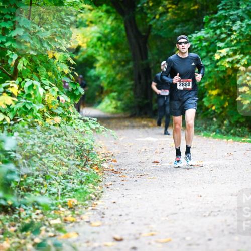 12.10.2025 - Bramfelder Halbmarathon 2025 Dr. Thomas Lammeyer http://msf.ph/oto/9345761 12.10.2025 10:17:23 Laufen 2880 meine-sportfotos.de