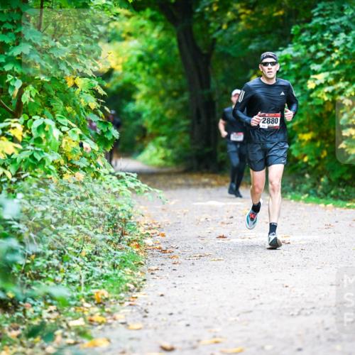 12.10.2025 - Bramfelder Halbmarathon 2025 Dr. Thomas Lammeyer http://msf.ph/oto/9345762 12.10.2025 10:17:23 Laufen 2880 meine-sportfotos.de