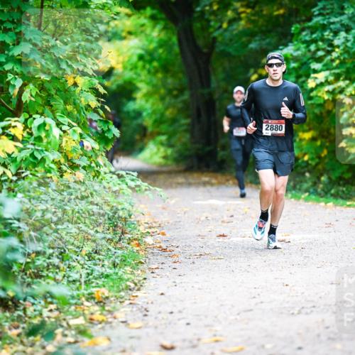 12.10.2025 - Bramfelder Halbmarathon 2025 Dr. Thomas Lammeyer http://msf.ph/oto/9345763 12.10.2025 10:17:23 Laufen 2880 meine-sportfotos.de