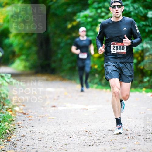 12.10.2025 - Bramfelder Halbmarathon 2025 Dr. Thomas Lammeyer http://msf.ph/oto/9345776 12.10.2025 10:17:25 Laufen 2880, 8 meine-sportfotos.de